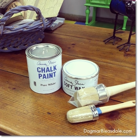 Annie Sloan chalk paint sample and brushes