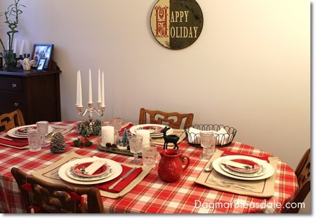 simple cottage Christmas table decor