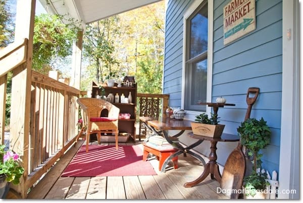 cottage decor: porch and yard, DagmarBleasdale.com
