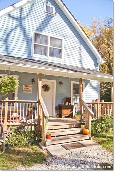 cottage decor: porch and yard, DagmarBleasdale.com