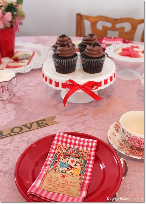easy Valentine's Day tablescape ideas