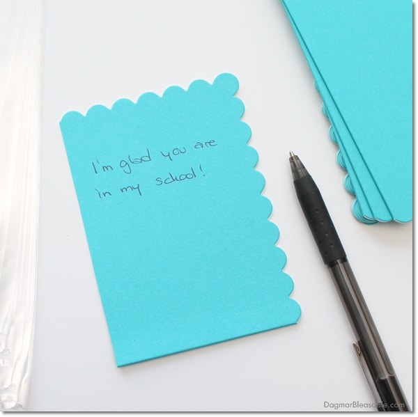 blue scalloped note cards with pen