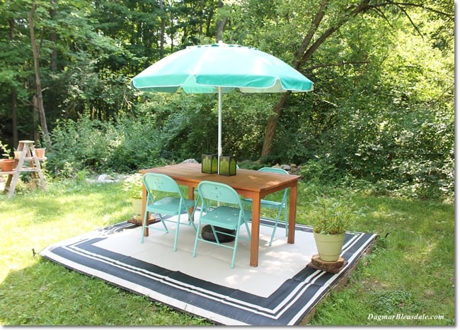 Easy Diy Pallet Deck With 20 Outdoor Rug, Can You Put An Outdoor Rug Over Grass