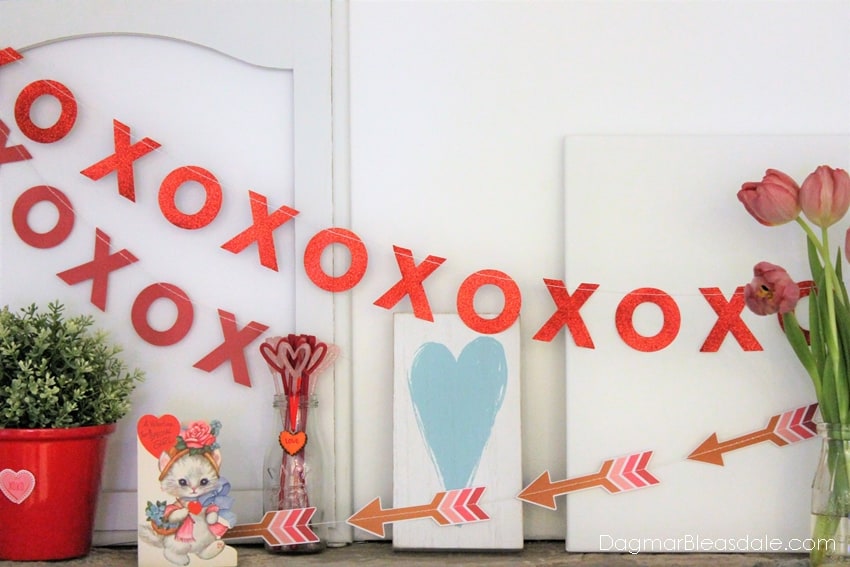 XOXO Banner and arrow banner on mantel