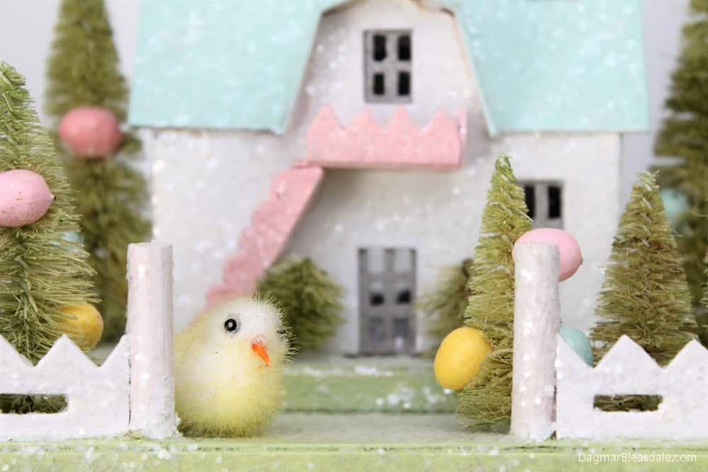 little chicken and paper house, Easter decor